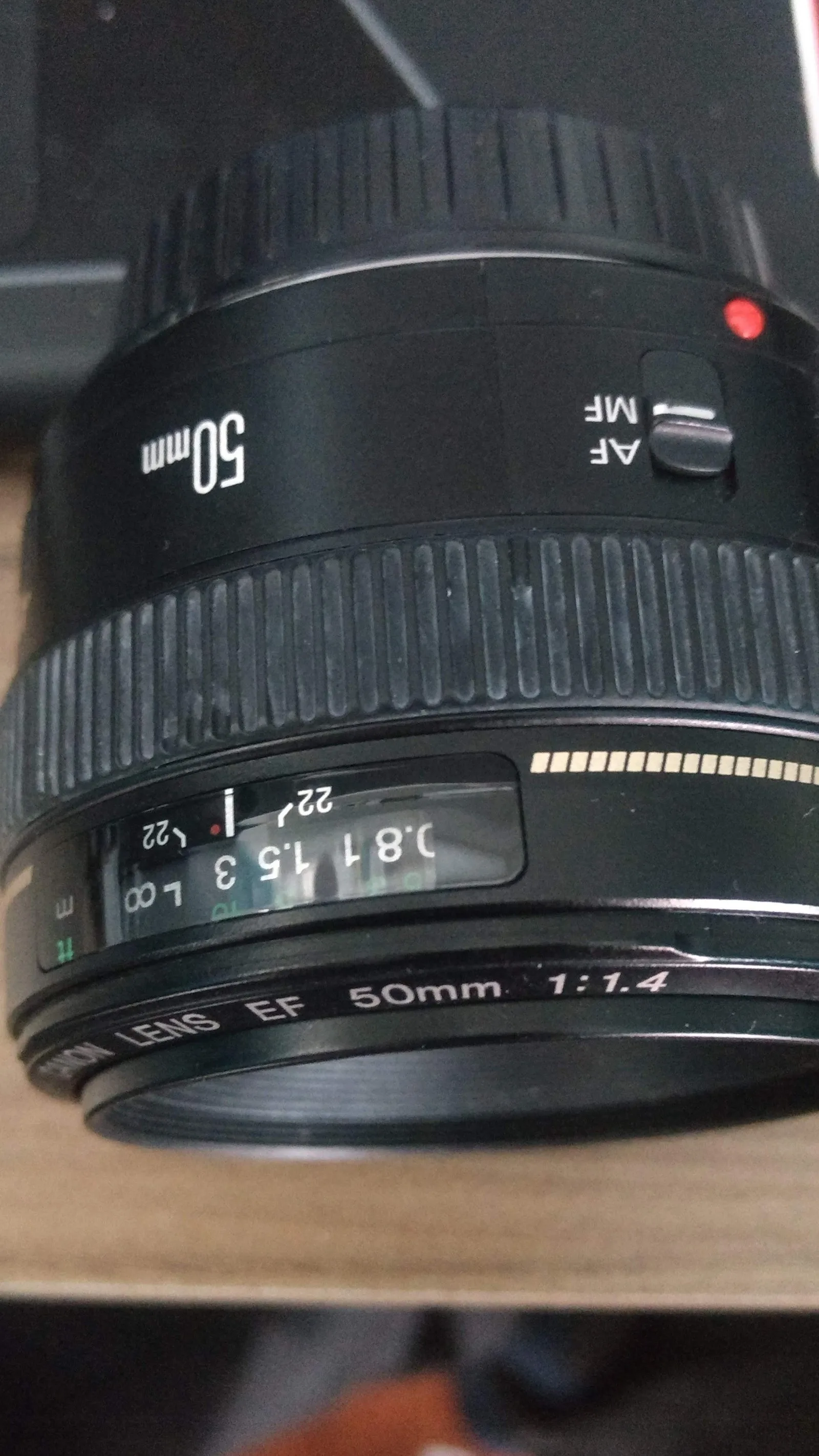 Lente 50mm 1.8 com janela de foco